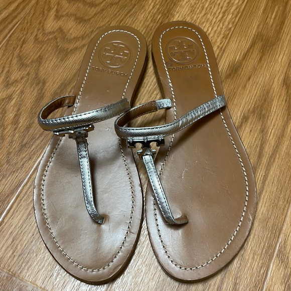 Tory Burch Shoes - Tory Burch women’s silver thong sandal